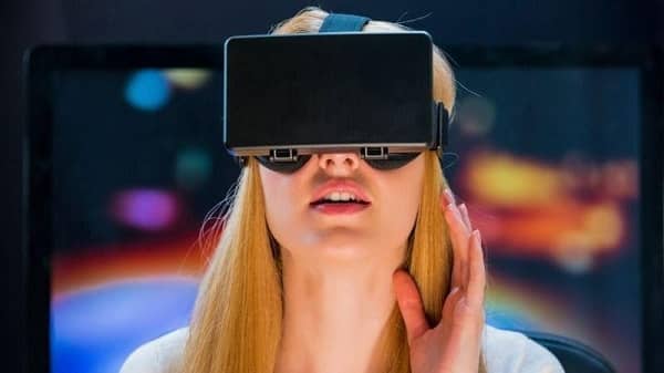 Figure 1: https://www.techworld.com/apps-wearables/everything-you-need-know-about-vr-ar-3634809/