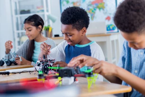Sparrow School: Fourth Industrial Revolution (4IR), robotics and coding
