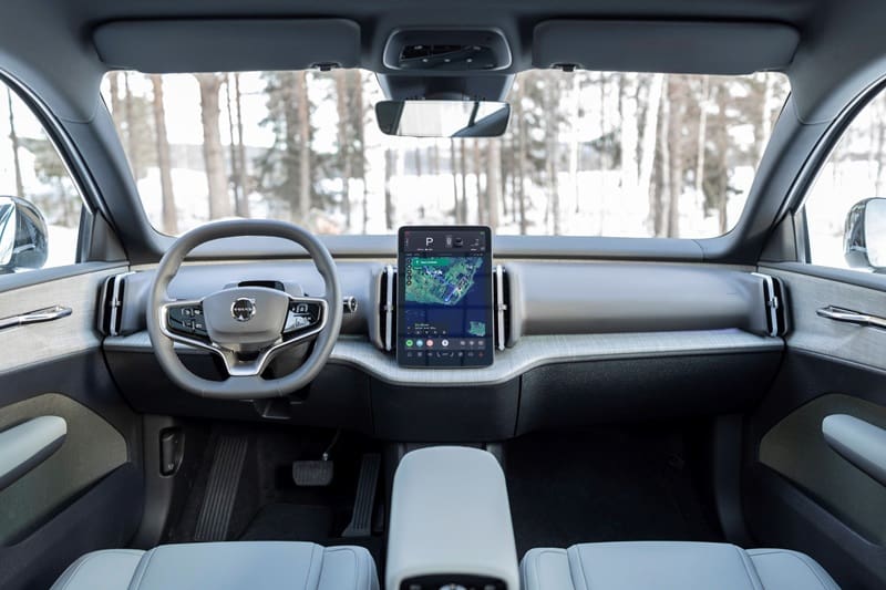 The new Volvo EX30 Cross Country